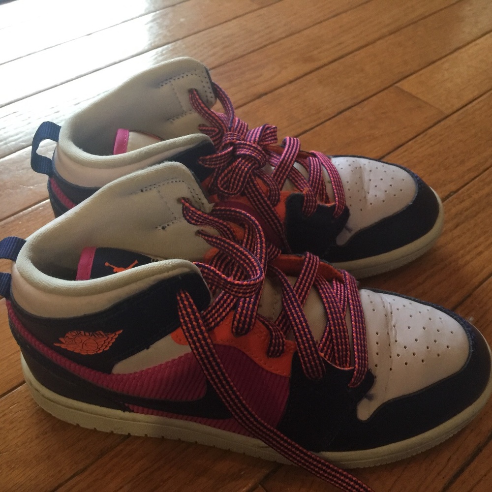 Air Jordan’s mid hot pink